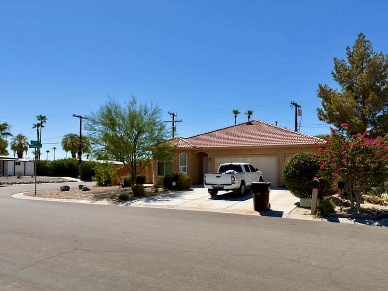 73549 Broadmoor Drive, Thousand Palms CA &mdash; photo 1 of 28